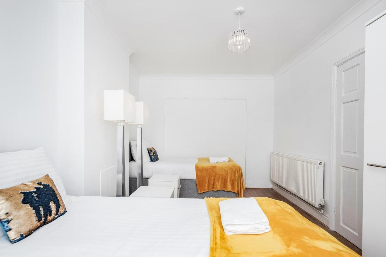4 Bedroom House Free Parking Contractor's Haven Chelmsford